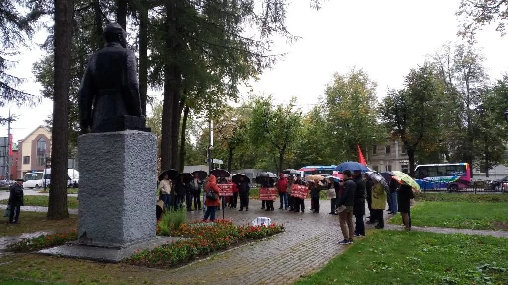 Загорский сергиев посад. Памятник загорскому сергиев посад. памятник владимиру загорскому в сергиевом посаде. сергиев посад достопримечательности памятник загорскому. памятник в.м. загорскому.