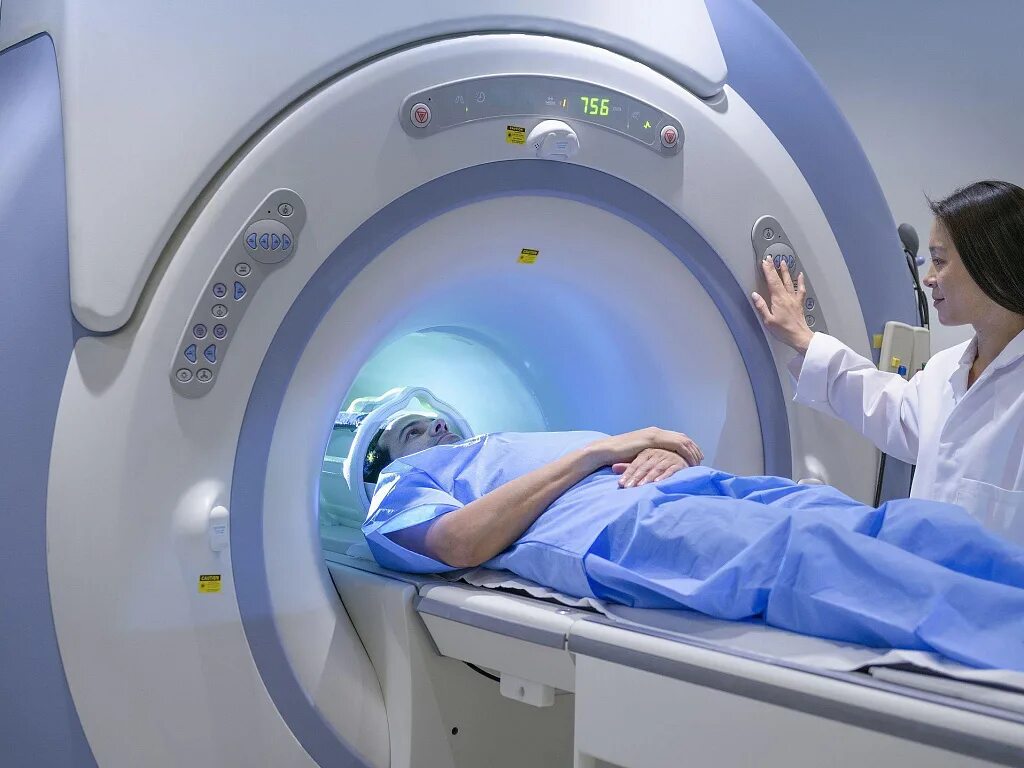 Брянск где сделать мрт. Магнитно-резонансная томография (мрт). Аппарат мрт. Кт головного мозга аппарат. Мрт томограф.