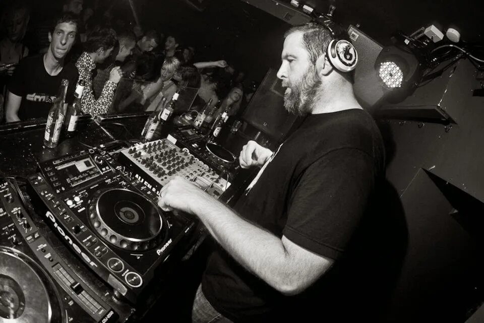 Самые популярные диджеи. Джей диджей. Британскте диджей. Дискотека диджей. Диджей фил фото.