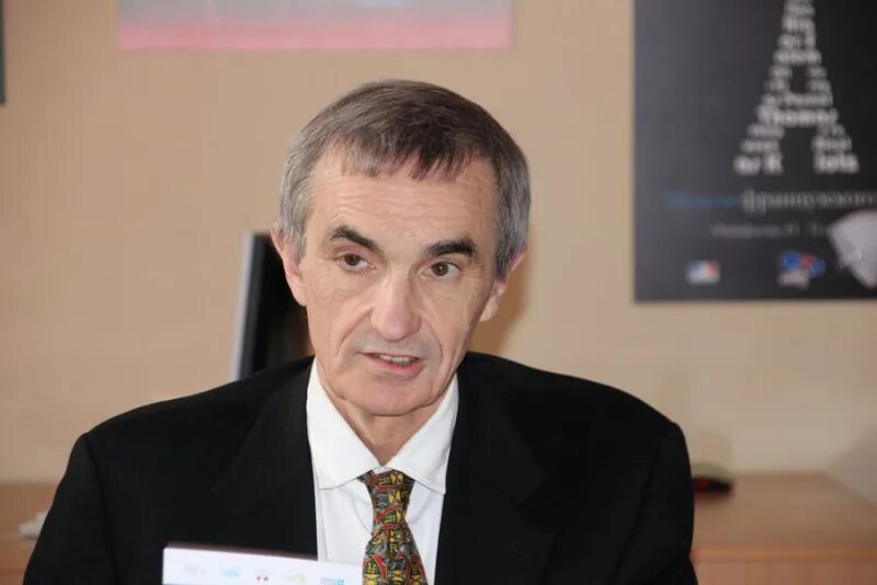 Советник франция. Клеман бон. Советник франция. Мид франции по европейским делам клеман бон. Советник 2013 хавьер бардем.