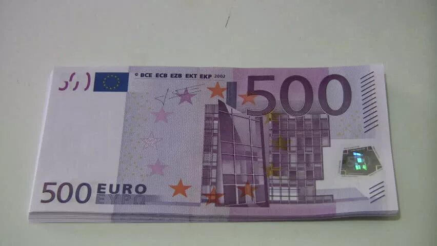 Сколько 500 евро в рублях на сегодня. 500 Евро купюра 2002. Банкнота 500 евро. Как выглядит купюра 500 евро. Купюра 500 евро с двух сторон.