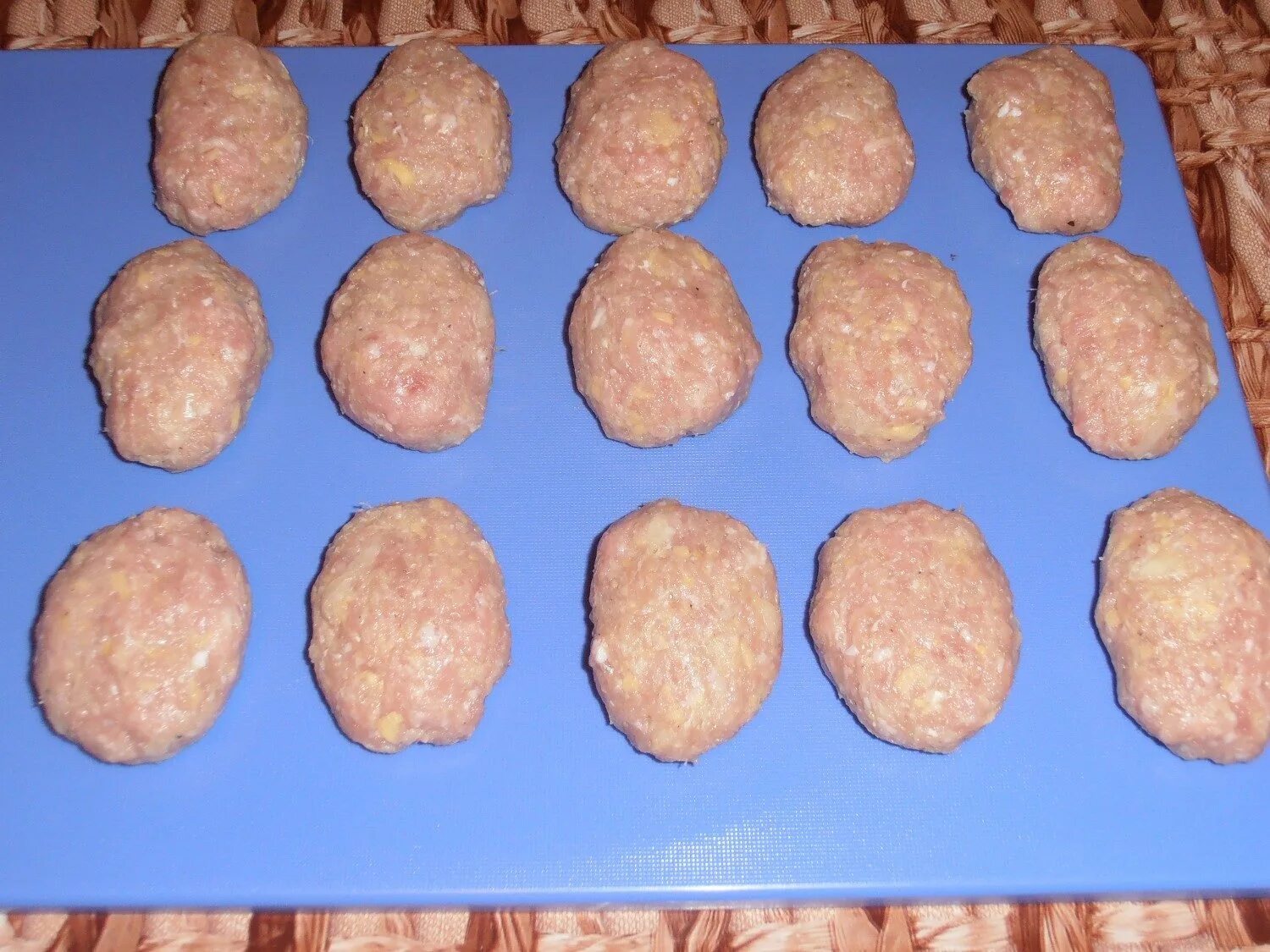 Как сформировать котлеты. Фарш для котлет. Фарш для котлет. Котлеты. Котлеты домашние полуфабрикат.