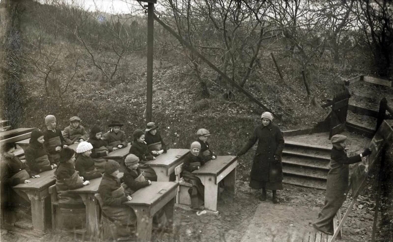 Школа во время великой отечественной. Лесные школы в СССР. Школа 1918. Школа в годы войны. Школа в Великую отечественную войну.