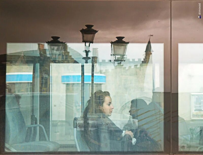 Отражение в окне. Стекло окно. Отражение в окне. Отражение стекло. Отражение стекло.