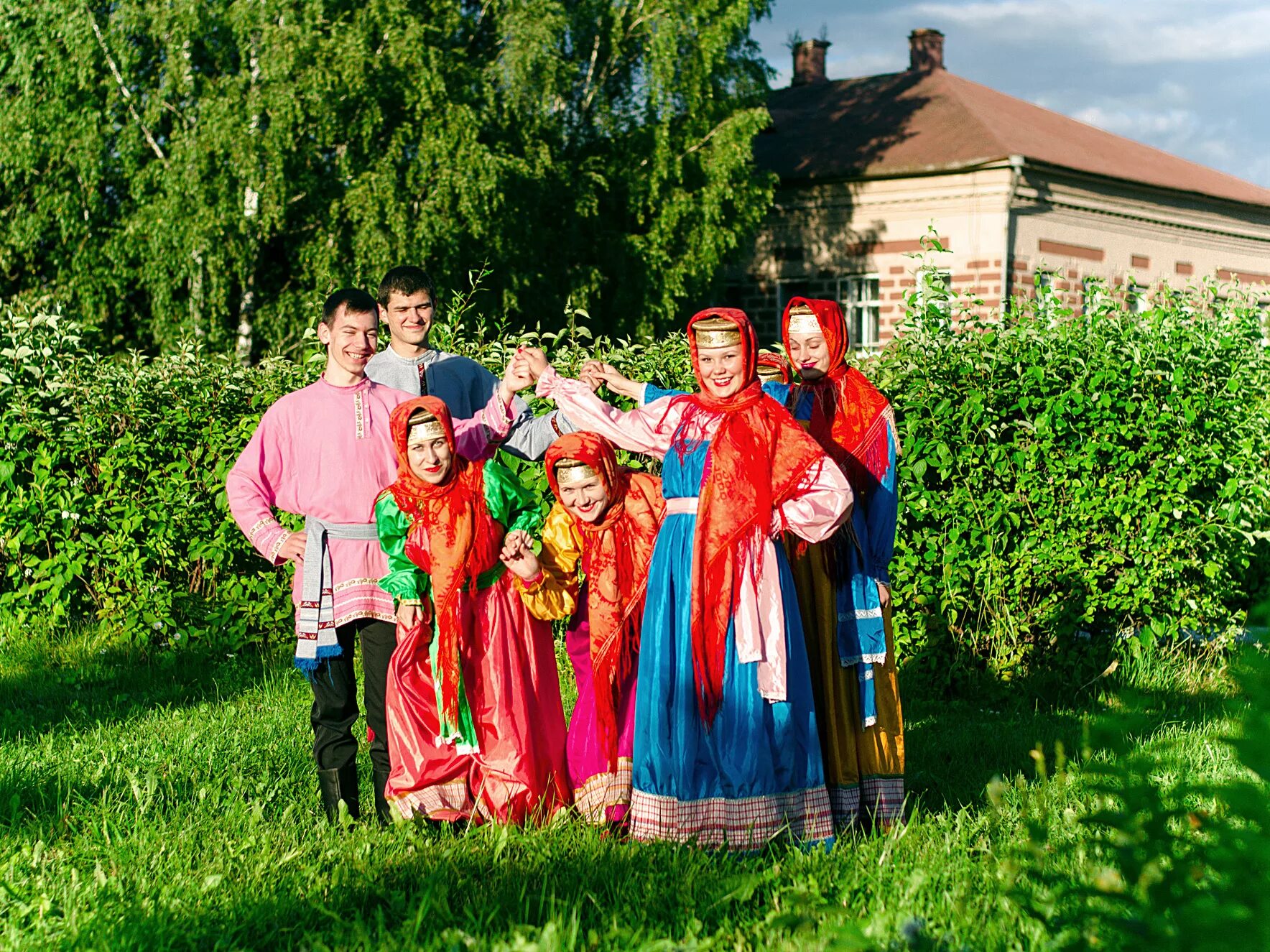 ансамбль горенка кострома фольклорный. фольклорный ансамбль венец кострома. костромская национальная одежда. кострома в фольклоре. фольклорный ансамбль венец кострома виктория зелезинская.