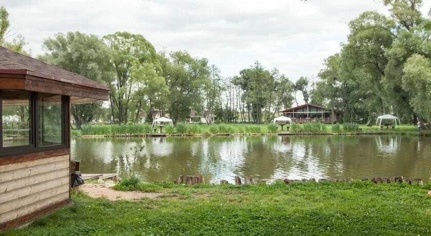 Поселок володарский астраханская область. Рыболовная усадьба остров. Зеленга. Зеленга астраханская область. Остров володарского.