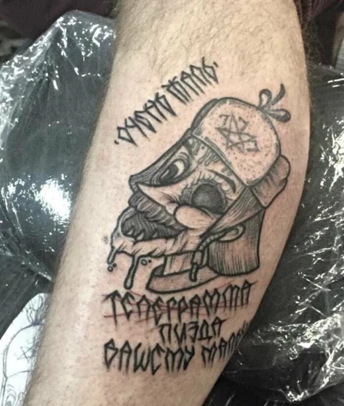 Татуировка смерть с косой на спине. Тату смерть на плече. Татуировка revenge. Тату иллюминат. Русские татуировки для мужчин.