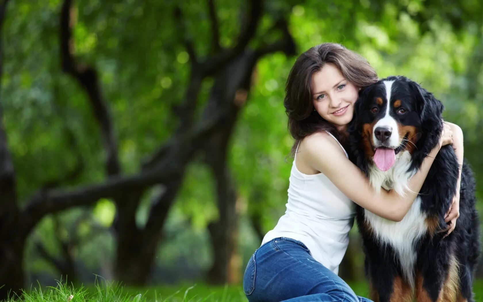 Фотосессия девушка с собакой. Девушка и собака напротив. Фотосессия девушка с собакой. Девушка с собакой познакомиться. Девушка с собакой познакомиться.