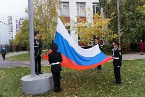 Поднятие флага в садах