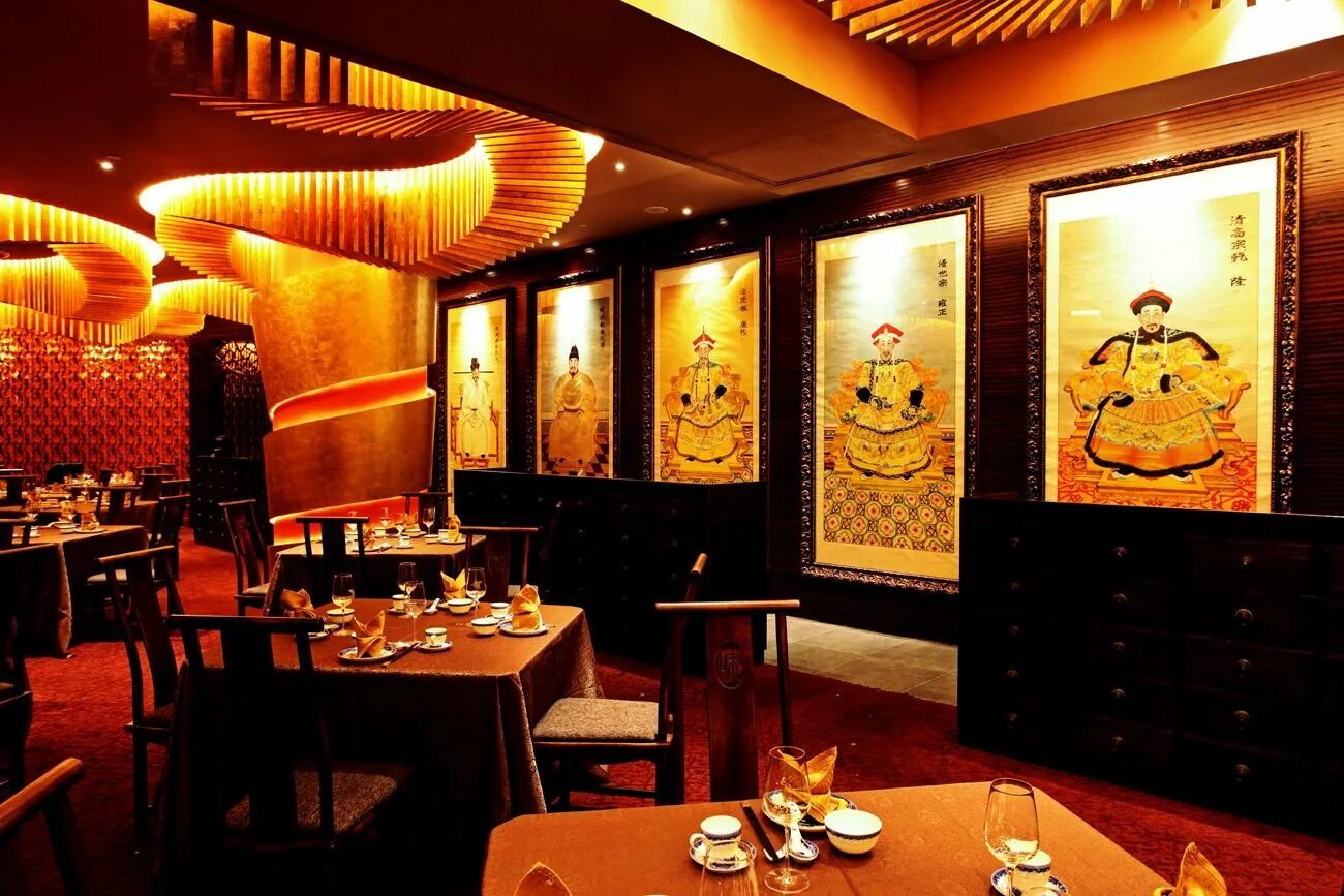 Китайский ресторан. Китайский ресторан интерьер. Ресторан в китайском стиле. Интерьер в азиатском стиле ресторан.