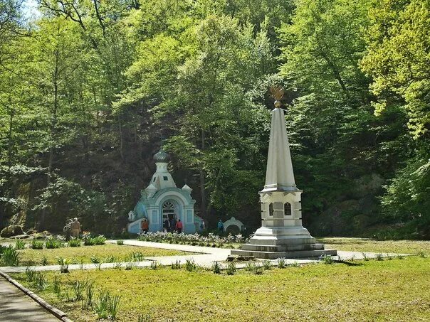 Горячий ключ парк предгорье Кавказа. Бальнеологический курорт горячий ключ. Горячий ключ санаторий предгорье Кавказа. Парк горячий ключ Краснодарский край.