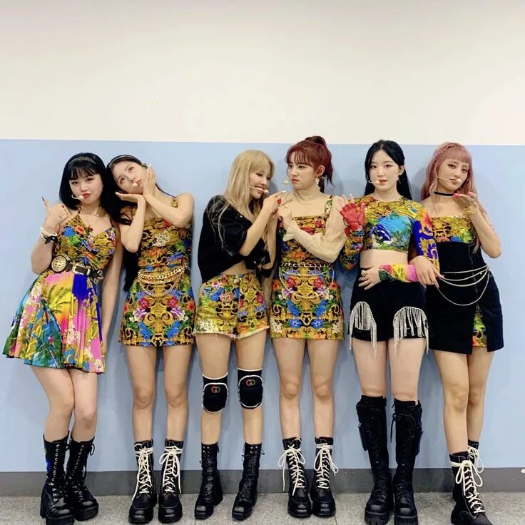 Видео поп групп. Кпоп группа gidle участницы. корейская субкультура k-pop. концертные костюмы k-pop. gidle наряды.