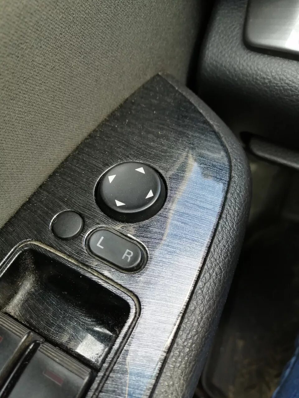 Складывание зеркал мазда 6. Кнопка складывания зеркал Мазда 6. Кнопка Media Mazda 6 GH. Кнопка складывания зеркал Форд Мондео 4. Кнопка для Mazda Mazda 6 (GH).