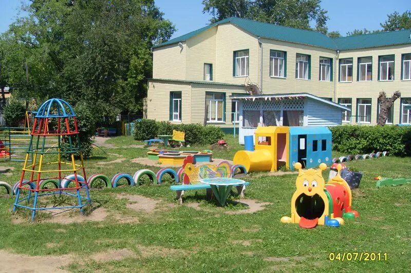 Детские площадки в детском саду. Площадка в детском саду. Детские площадки в детском саду. Площадка средняя большая советская. Площадка в детском саду.