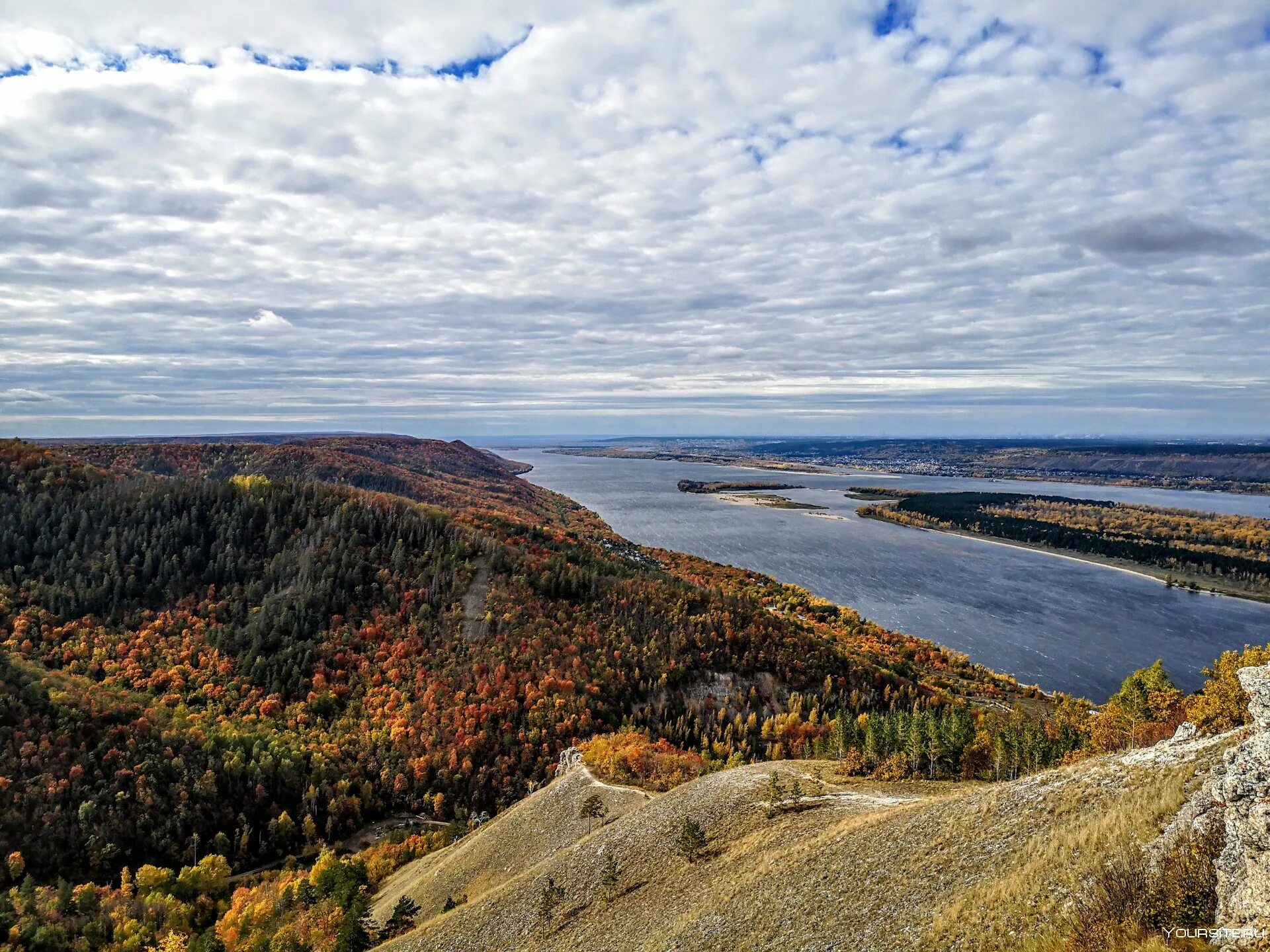Природа самарской области жигулевские горы. Жигулевский заповедник самарской области гора стрельная. Стрельная гора жигулевск. Горы тольятти. Жигулевский заповедник гора стрельная.