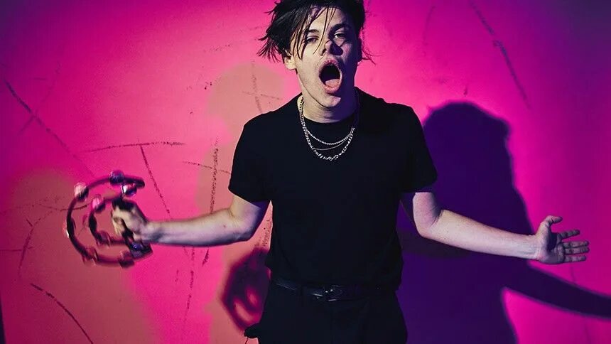 Loner певец. Холси и янгблад. Yungblud 2020. Yungblud жанр музыки. Yungblud 2024.