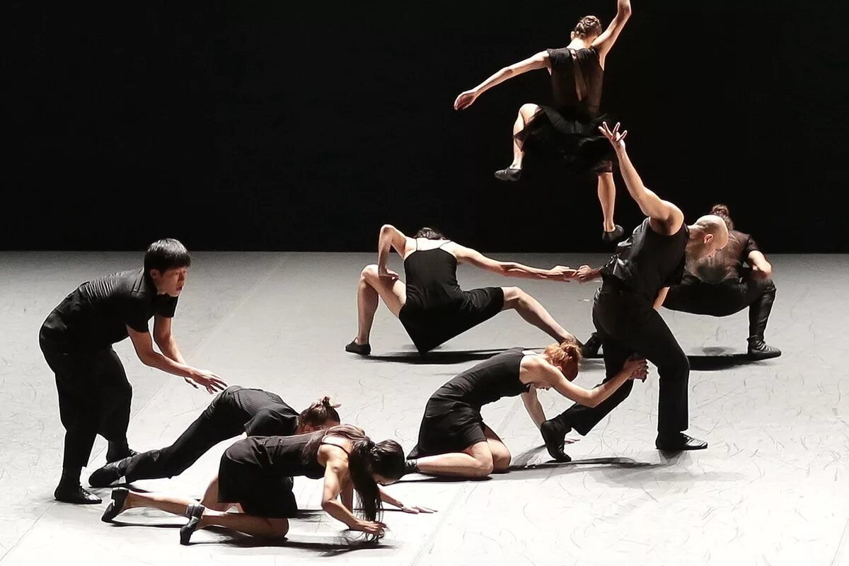 Лираз батшева. Танец из шести фигур 7 букв. Балет 6 фигур палки. Танец из шести фигур 7 букв. Танец шестерых.