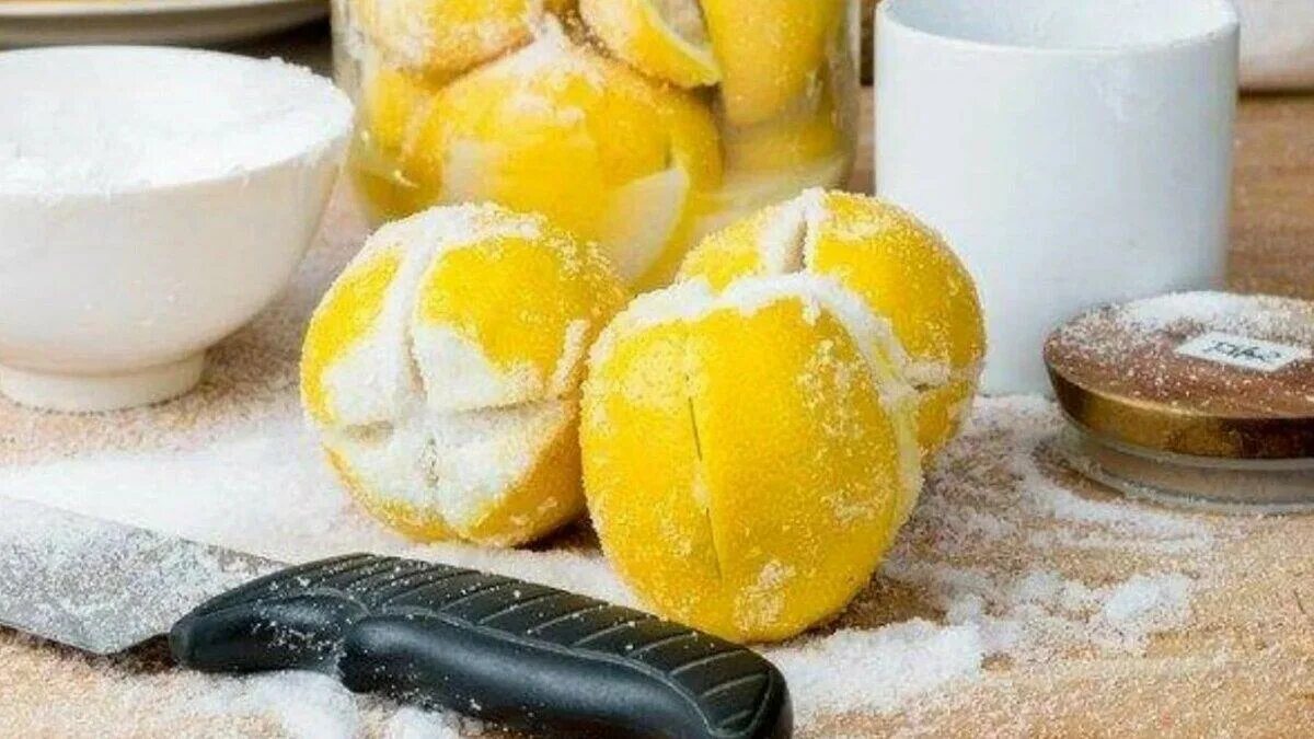 Лимон с солью для чего. Лимон в сахаре. лимонная соль. соленые лимоны. лимоны в сахаре красиво.