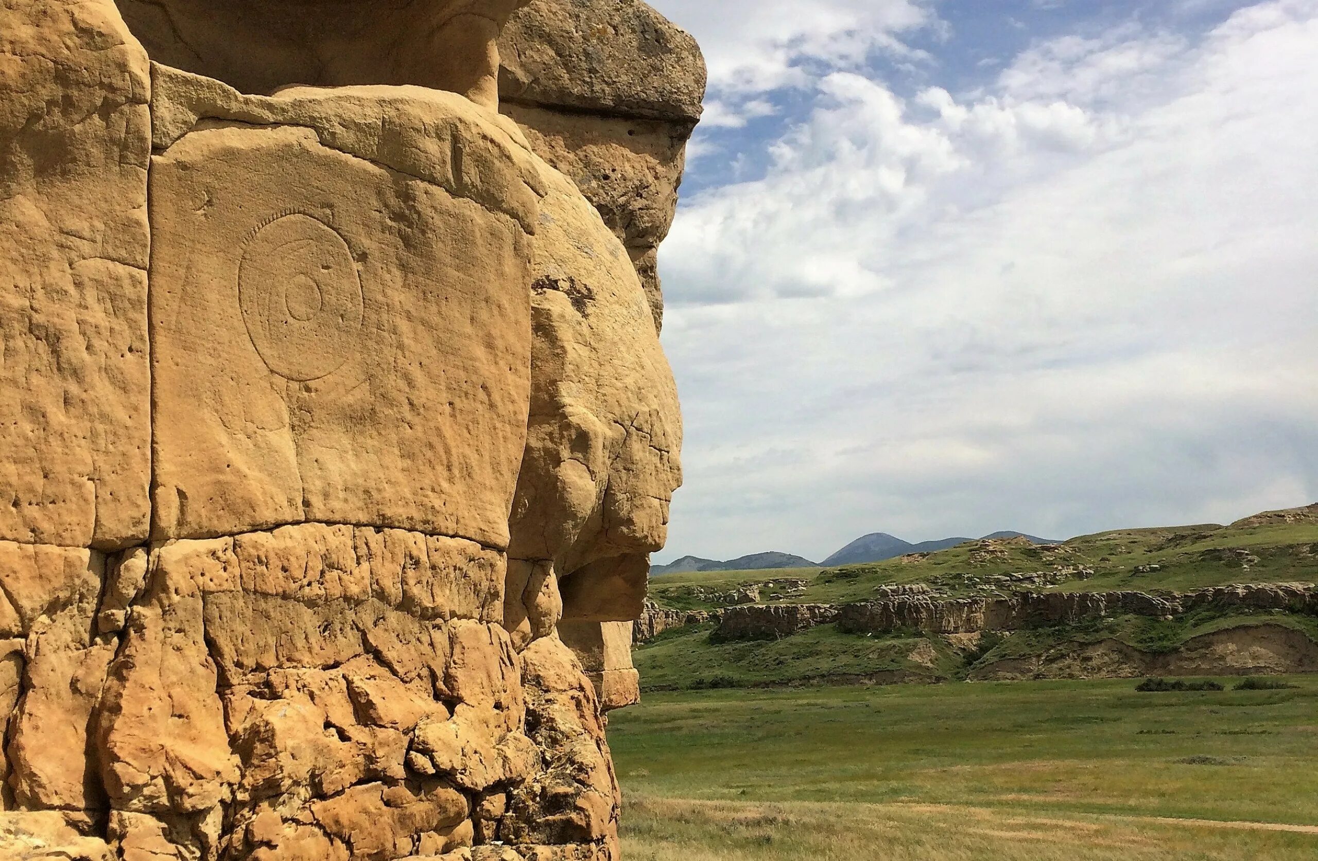 Unesco heritage site. Райтинг-он-Стоун. Райтинг-он-Стоун/Áisínai'Pi. Райтинг он Стоун Канада. Всемирное наследие ЮНЕСКО.