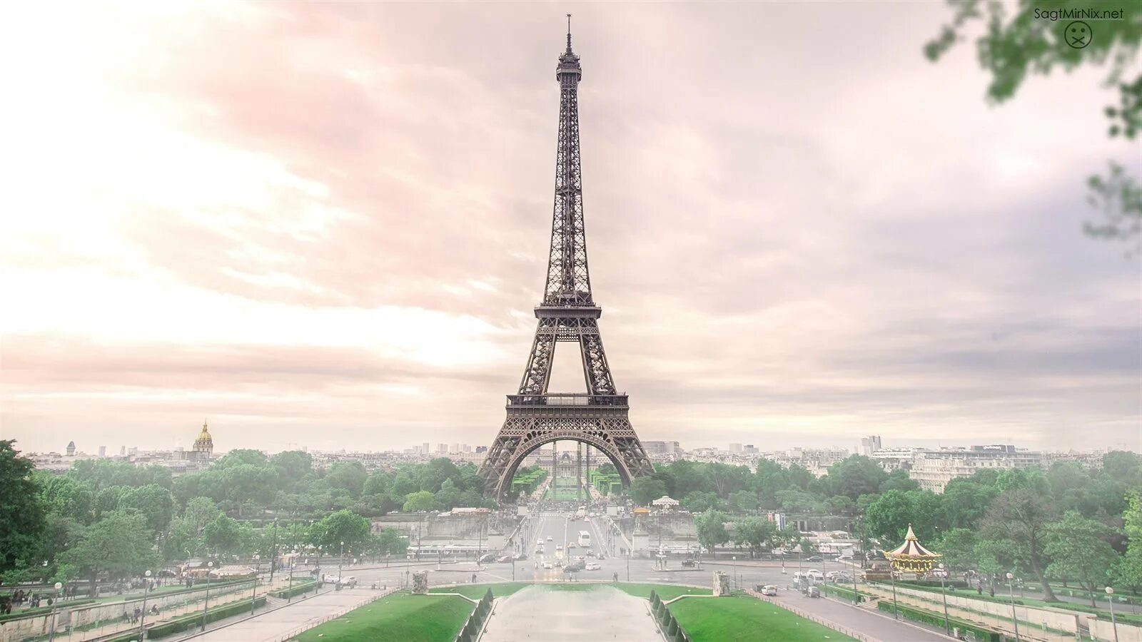 Эльфивая башня в Париже. Фон эльфелева башня. Эйфель башня зеленый. Париж Эстетика эльфелева башня.