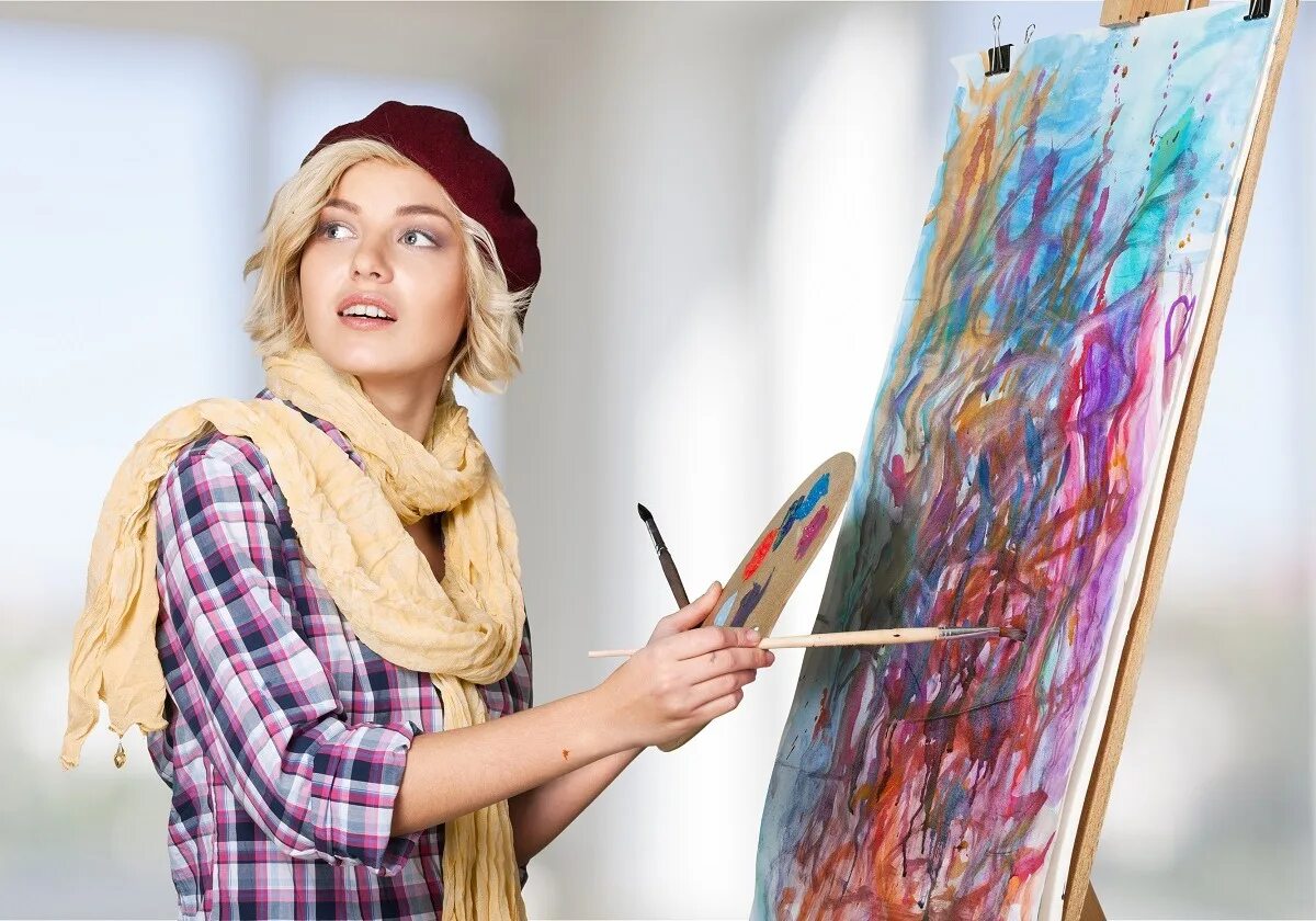 Painters painting. Профессия художник. Девушка художница. Искусство рисования. Художник за работой.