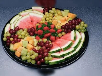 Большая тарелка фруктов