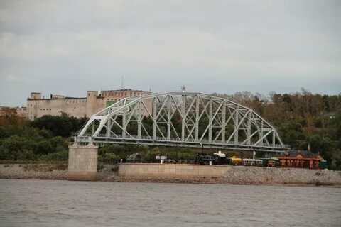 Памятник мосту