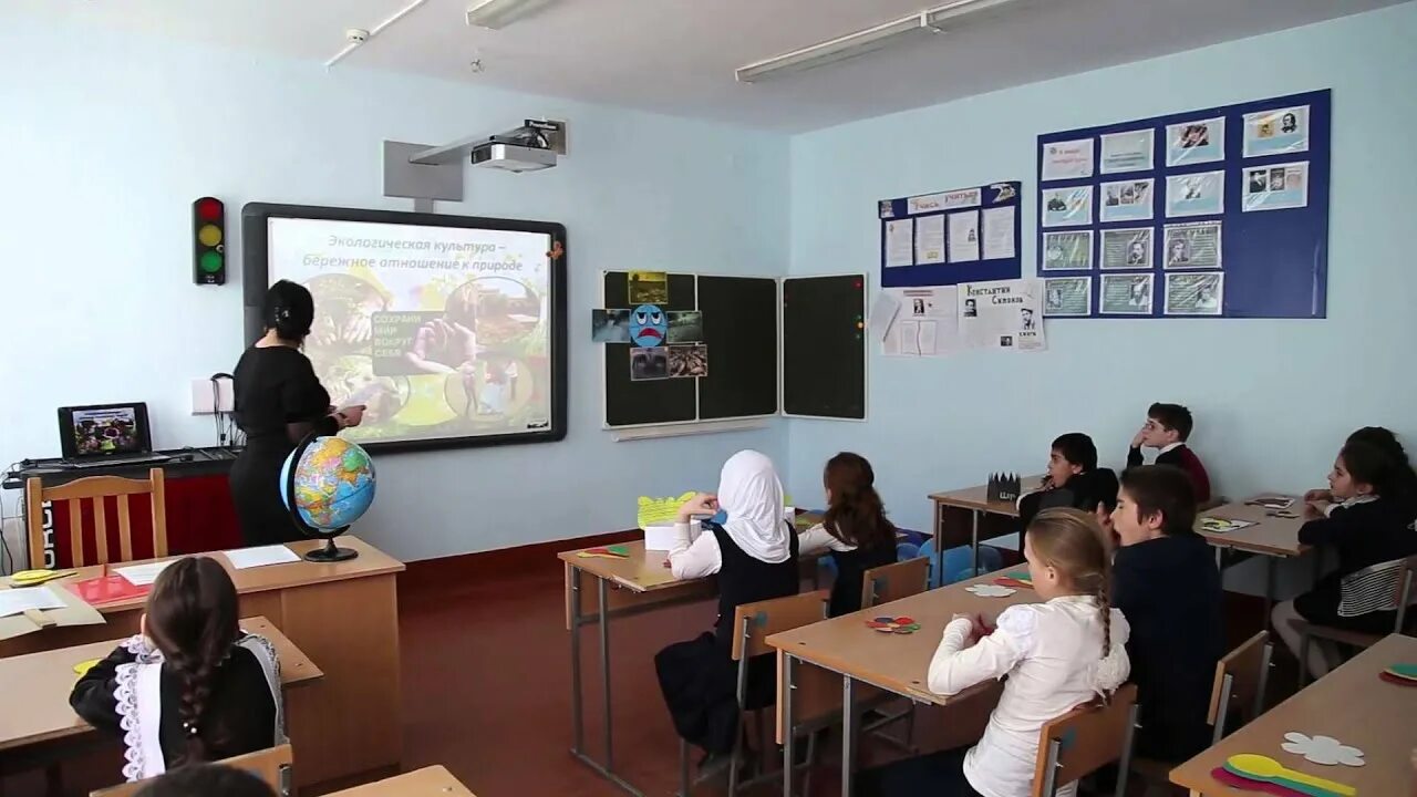 выпускной в школе 4 класс. а4 24 часа в школе челлендж. 4 школа ролик. изано школа директор школы. видеоролик школьные годы.