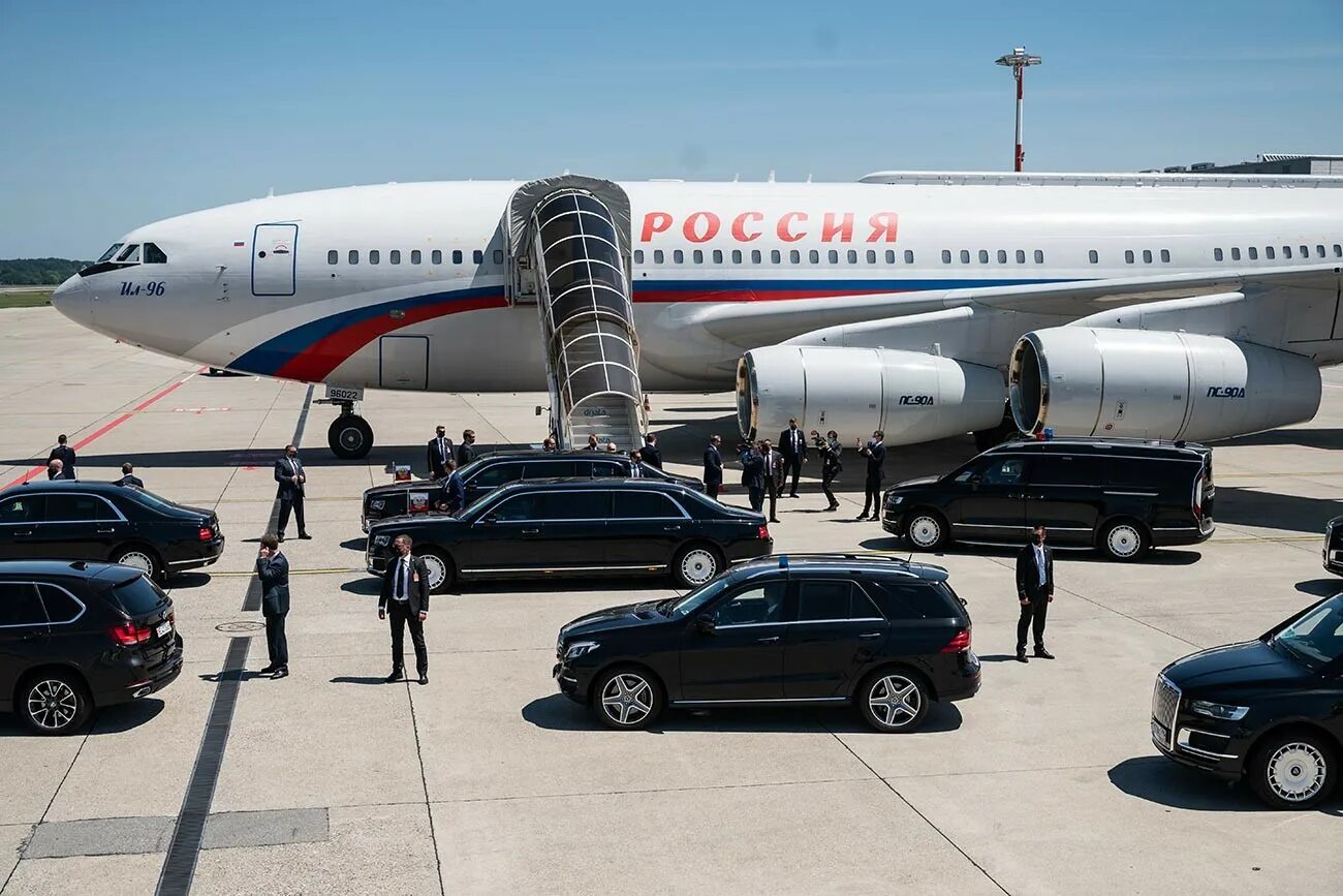 Борт 1 какой самолет. Ил-96 президентский борт. ил 96 путина. самолет путина ил 96. борт 1 президента россии.