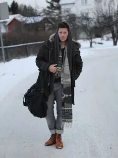 В зимней куртке хожу