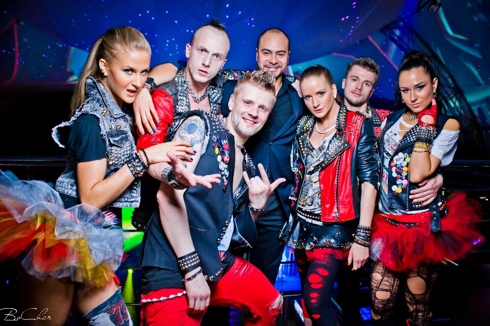 Street jazz. Street jazz. Танцоры стрит джаз. Стрит джаз состав мандрик. Володя суворов street jazz.