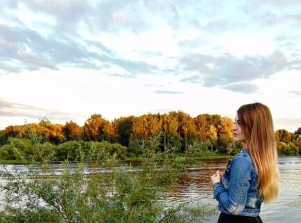 Настя села