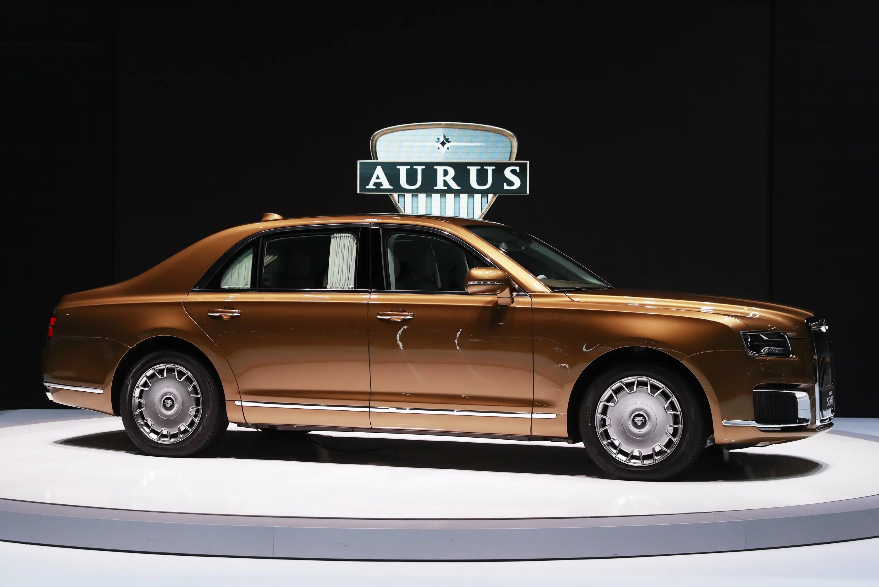 Аурус страна производитель. Aurus «Сенат». Седан Aurus Senat. Аурус Сенат седан s600. VIP-седан Aurus Senat s600.