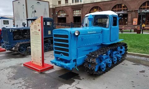 Трактор москва