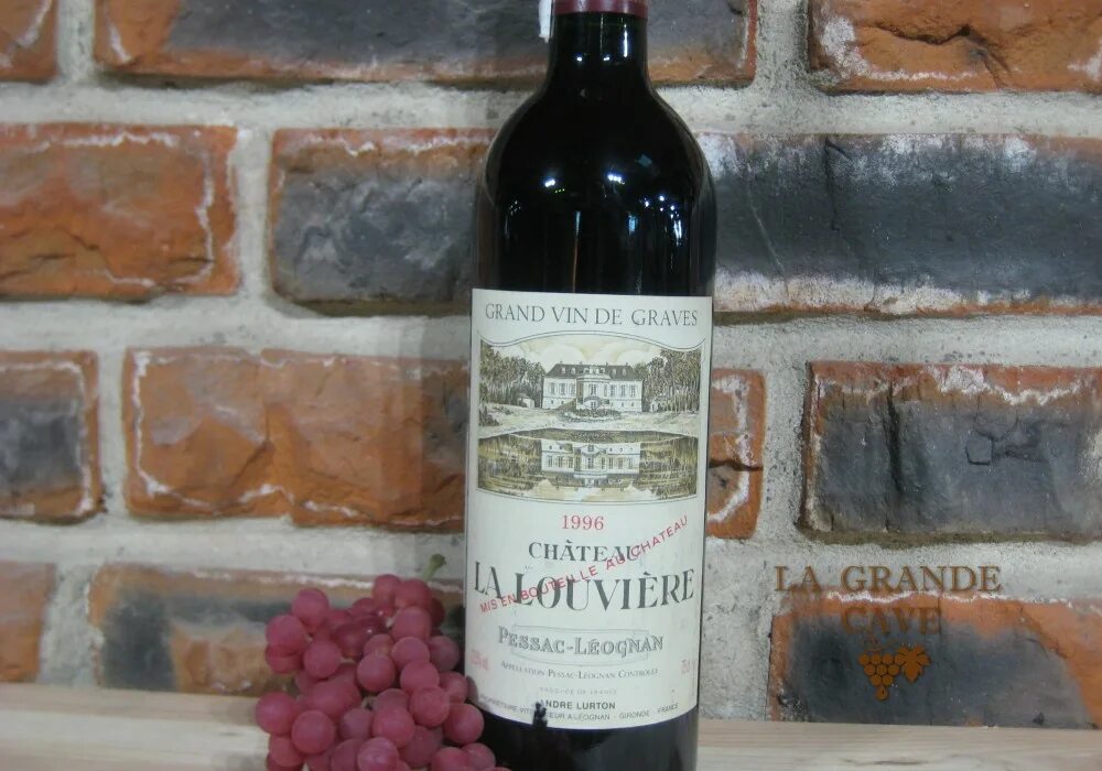 Вино шато ля. Шато пино вино франция. Вино ординарное «шато ля пируэт медок крю буржуа» сухое красное. Шато де ла та бордо аос белое сухое. Вино шато ля.