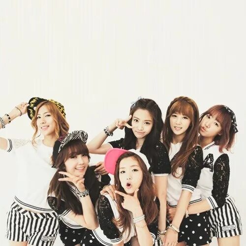 Apink группа 2020. Корейские клипы. Песни корейцев. K-pop обои. Дейс кореа.