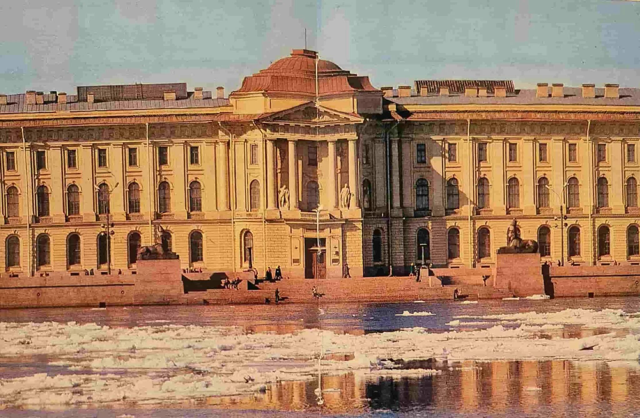 Академия художеств в Петербурге (1764 – 1788). Здание Академии художеств (1764–1783 гг.). Академия художеств (1765—1777, а. Кокоринов, в. Деламот). Императорская Академия художеств Архитектор