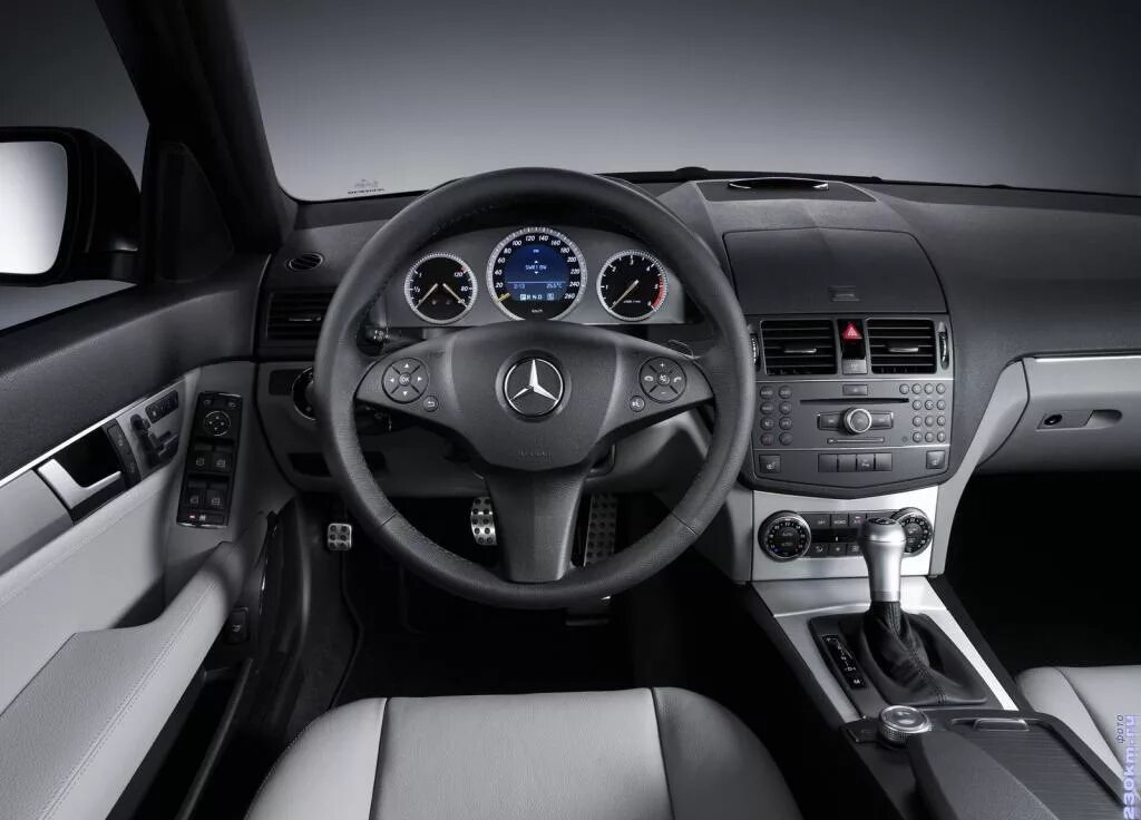 Внутренний класс c. Mercedes-benz w204. mercedes-benz c-класс w204. мерседес c class w204. mercedes benz c class w204.