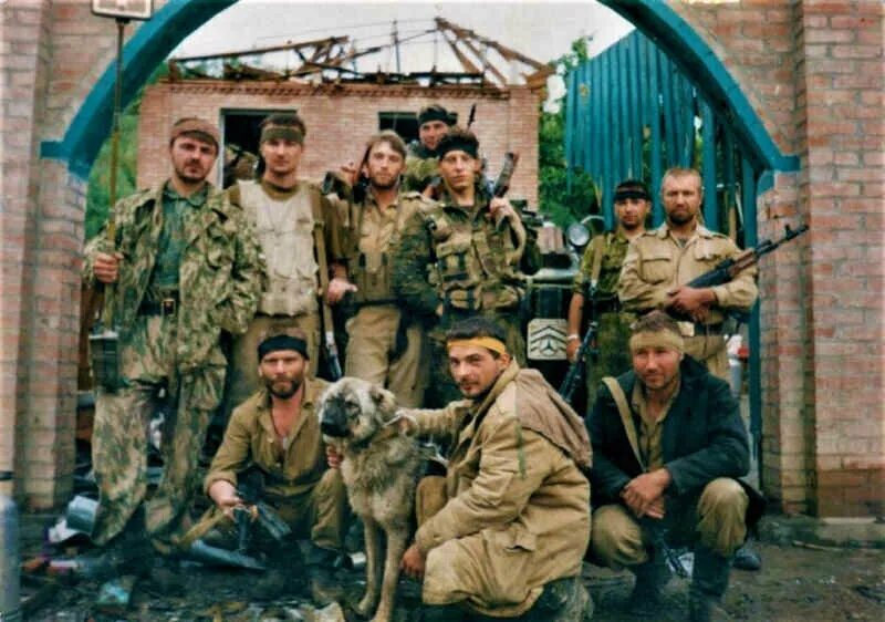 Гюрза Чечня бешеная рота. 166 ОМСБР В Чечне. Бешеная рота Гюрза Ефентьев.