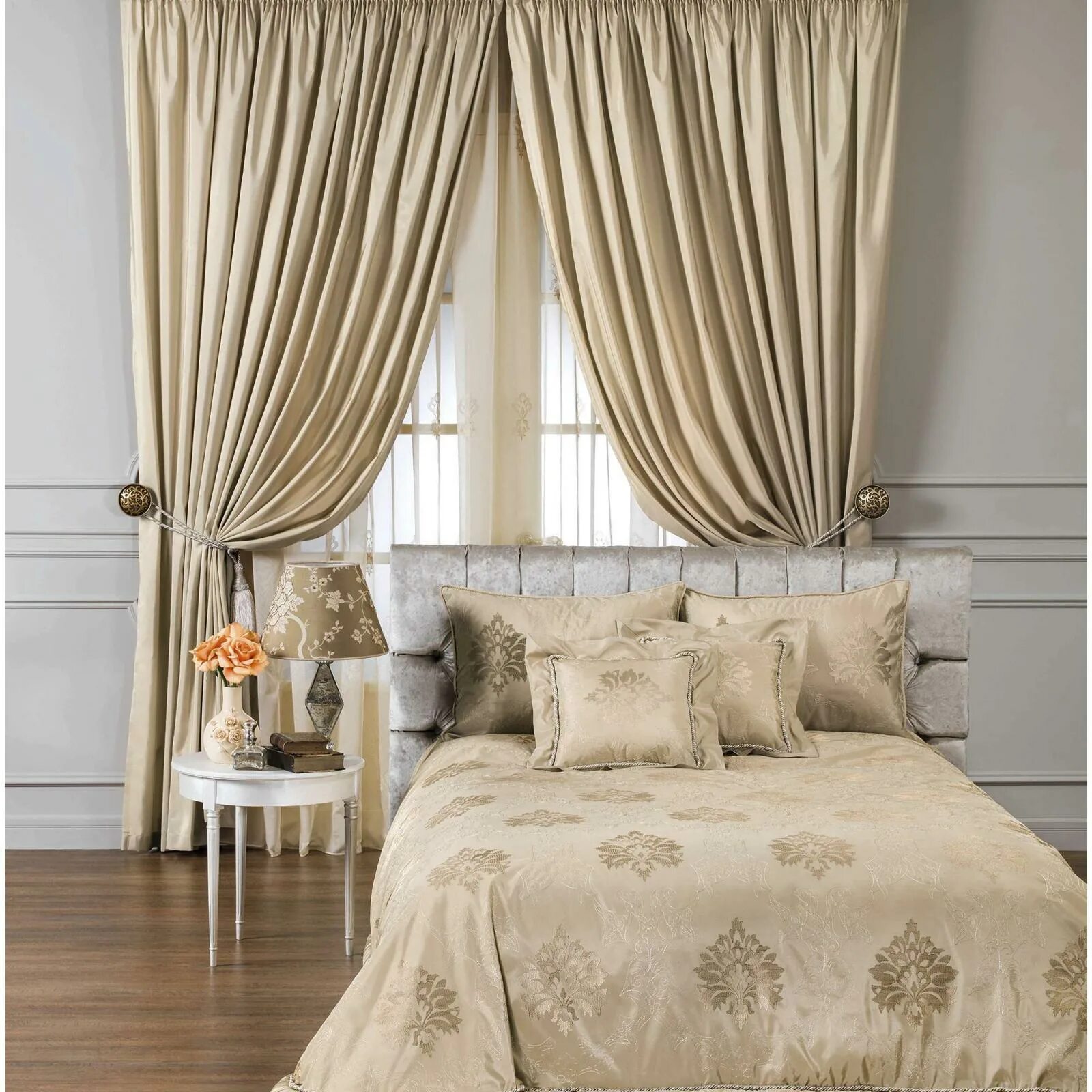 Кремовые шторы в спальню. Комплект штор в спальню. Шторы и покрывало для спа. Асабелла покрывало и шторы. Шторы и покрывало в спальню.