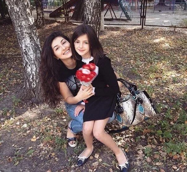 Сестра кавказа. Две кавказские девушки. Фото брат и сестра кавказ. Сестра кавказа. Сестра кавказа.