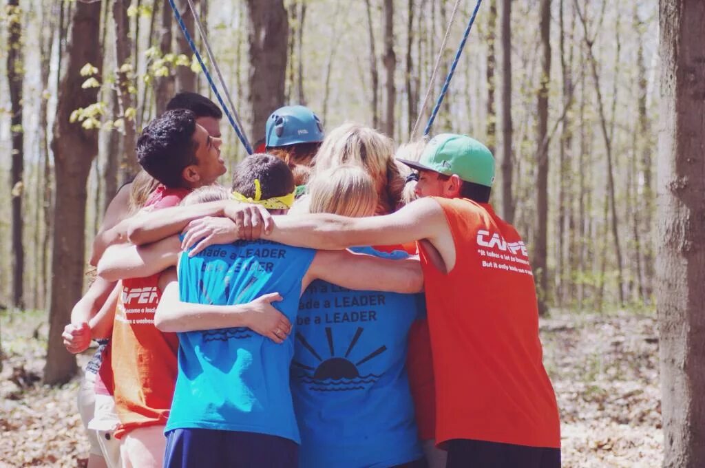 Вожатые в лагере. Детский лагерь вожатые. Чем занимаются вожатые. Вожатый в лагере. Лагерь орленок вожатые.