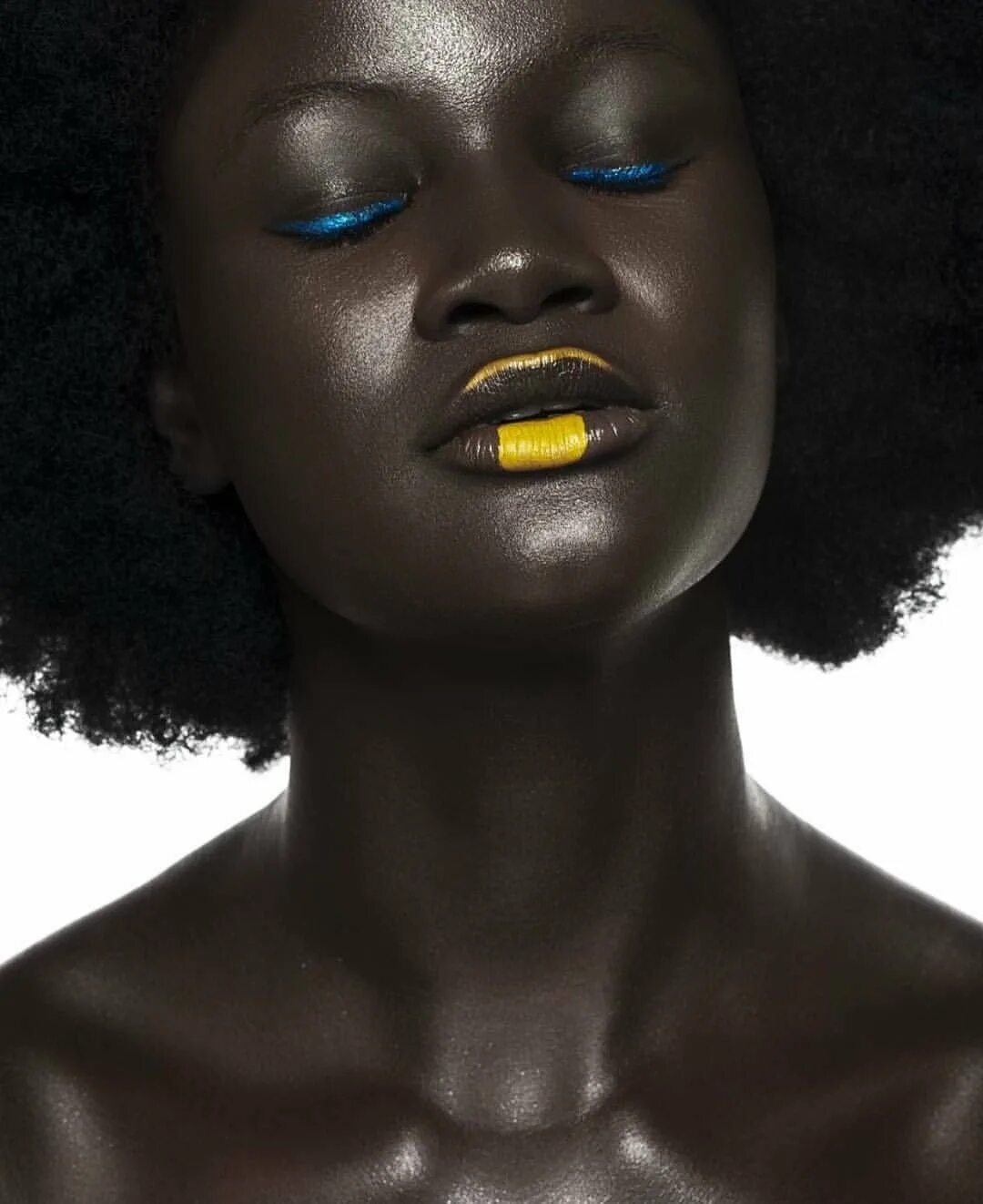 Темнокожий цвет. Худия Диоп. Сенегальская модель Худия Диоп. Хулио Диоп. Коудиа доуп.