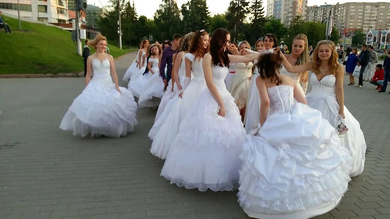 Иваново город молодых. Сбежавшие невесты иваново. город иваново сбежавшая невеста. город иваново город невест. иваново столица невест.