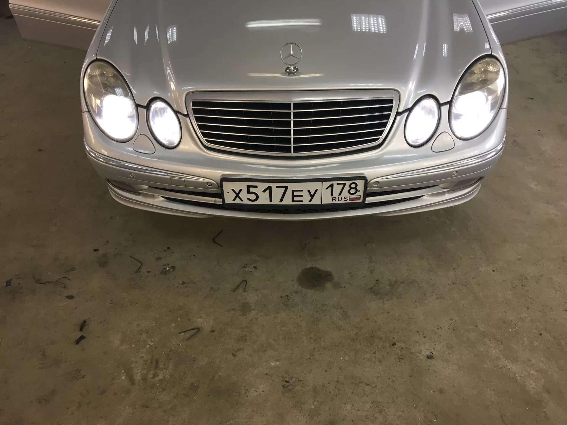 Лампы мерседес w211. Лампочка ксенон ближнего света w211. Фары мерседес w211 рестайлинг. Лампочка мерседес w211 ближний свет. Задний левый фонарь мерседес 211.