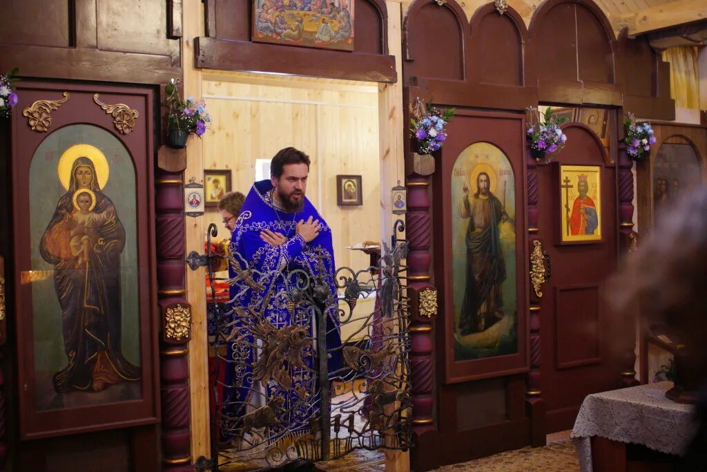 троице-сергиев варницкий монастырь иконостас. макарий. крестовоздвиженский храм в митино. церковь князя владимира митино. храм воздвижения честного креста господня.