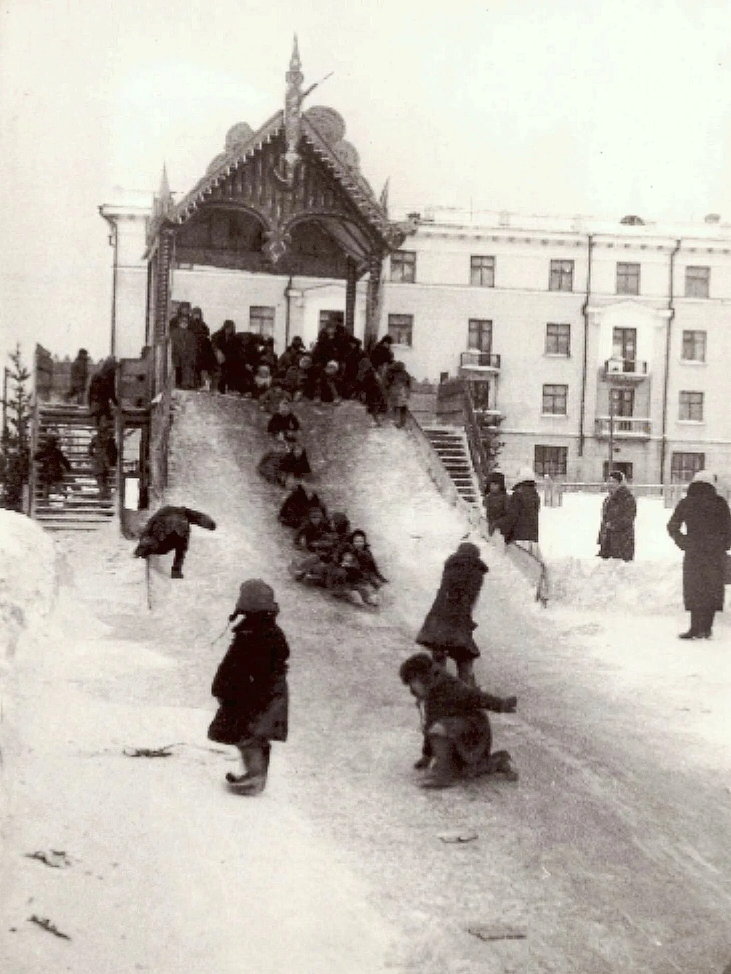 Послевоенный новый год. Послевоенный новый год 1946. Елка 1946 год. Новогодний праздник 1946 год.