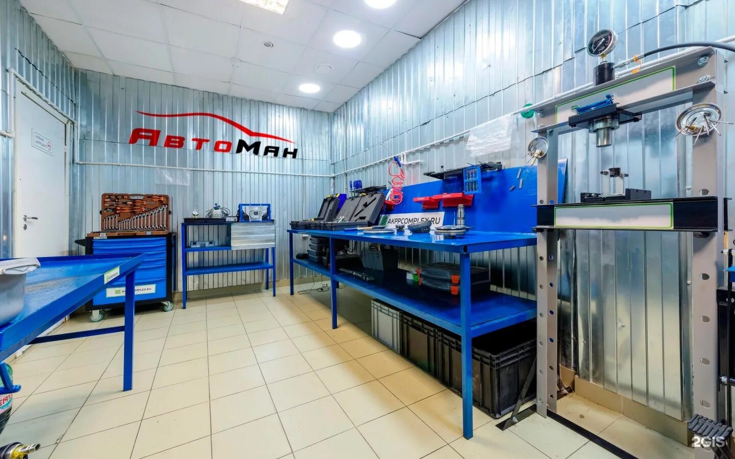 Профессия автомеханик. Тула работа автосервис. Фотосессия в автосервисе. Автосервис на бондаренко тула. Автосервис механик вологда чернышевского.