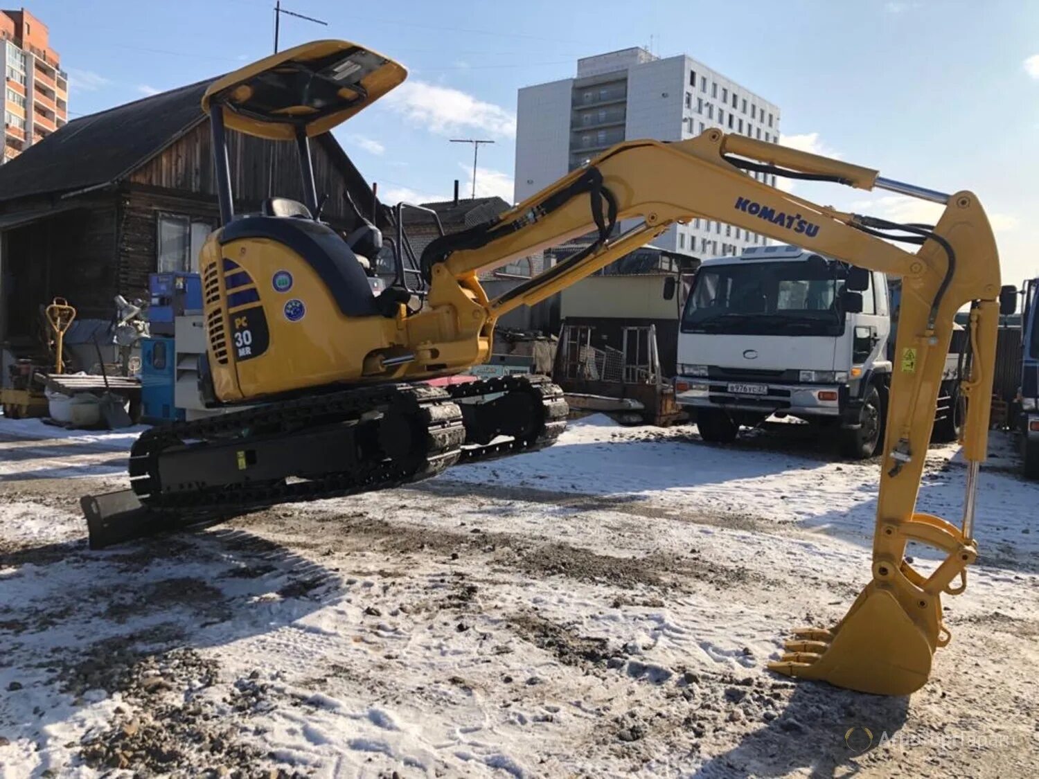 Komatsu v015m230. Мини экскаватор япония. Японский экскаватор. Японский экскаватор. Экскаватор komatsu pc50.