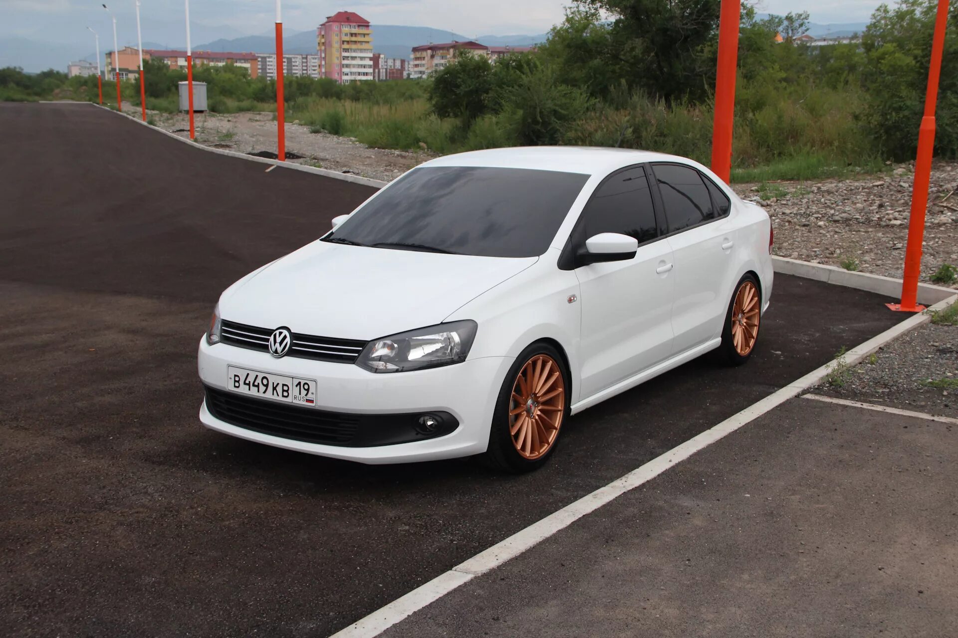 Polo sedan r17. VW Polo sedan r17. Фольксваген поло 17. Поло седан белый r17. Поло р17